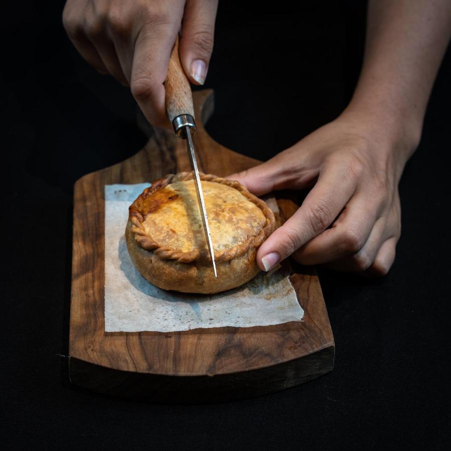 El Llorenc Parc De La Mar - Adults Only Palma de Mallorca Exterior photo A pork and apple pie being cut