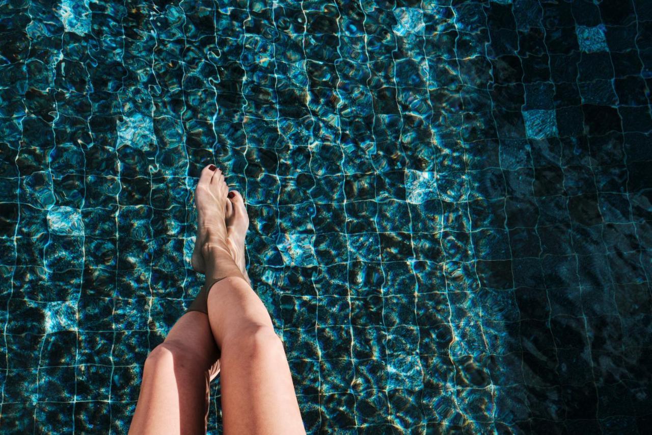 El Llorenc Parc De La Mar - Adults Only Palma de Mallorca Exterior photo A woman's feet in a swimming pool