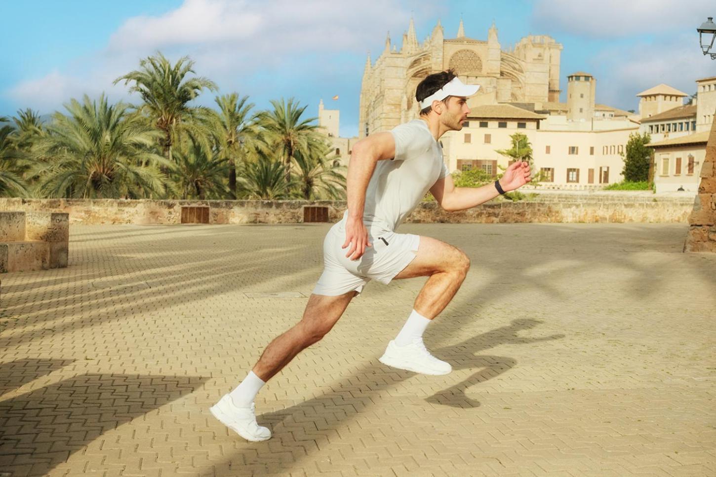 El Llorenc Parc De La Mar - Adults Only Palma de Mallorca Exterior photo A man running