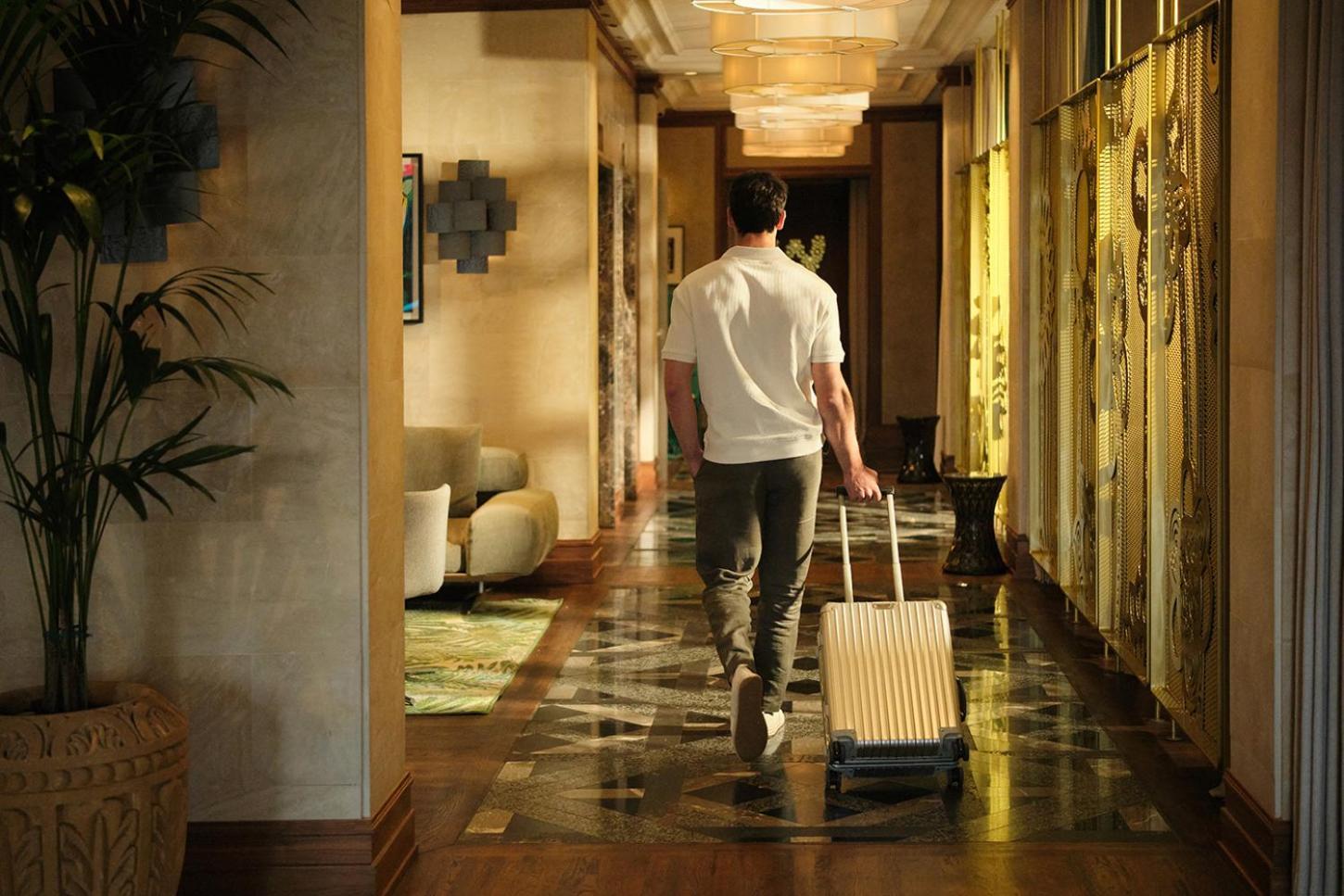 El Llorenc Parc De La Mar - Adults Only Palma de Mallorca Exterior photo A bellboy at work